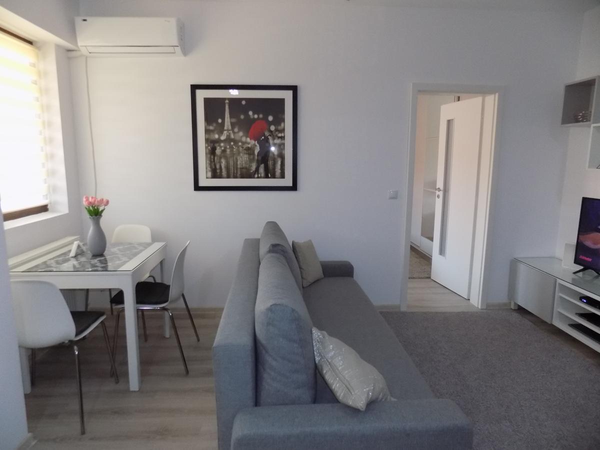 Rivera Apartments-Palasmall Jászvásár Kültér fotó