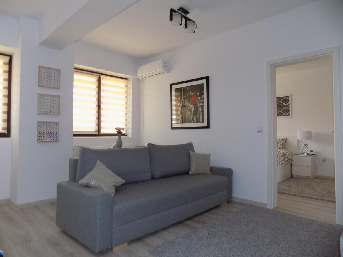 Rivera Apartments-Palasmall Jászvásár Kültér fotó