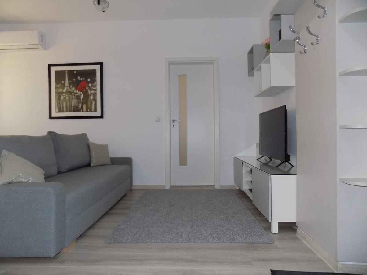 Rivera Apartments-Palasmall Jászvásár Kültér fotó
